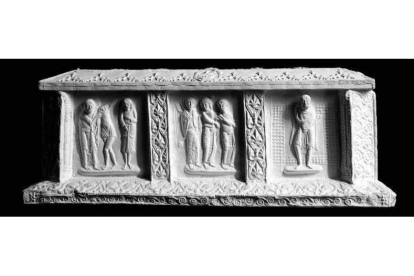 Réplica en yeso hecha en los años 30 del arca de San Isidoro. ORUETA