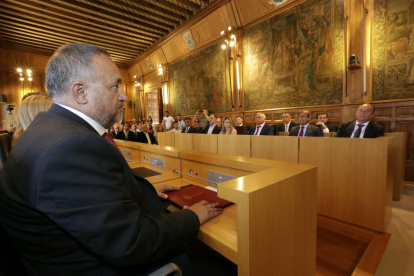 Vista del pleno de la Diputación de León. FERNANDO OTERO