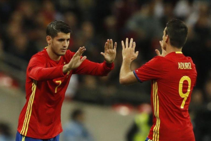 Morata sustituye a Aduriz en el segundo tiempo del Inglaterra-España en Wembley.