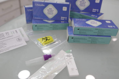 El test mide coronavirus y gripe A y B. RAMIRO