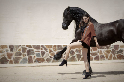 Uno de los modelos de la nueva colección de Emanuela Pirina, que produce sus prendas en España. EMANUELA PIRINA