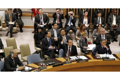 El representante de China en el Consejo de Seguridad, Li Baodong, ejerce su derecho a veto a la resolución de condena a Siria, el martes, en Nueva York.