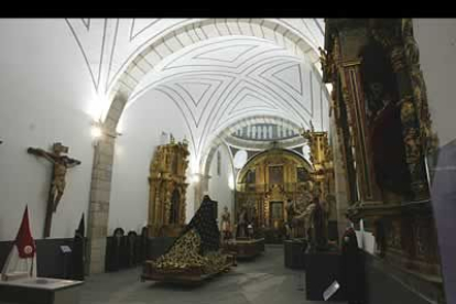 La parte central del museo reproduce el Encuentro del Viernes Santo entre el Nazareno y la Soledad, con el San Juanín como guía