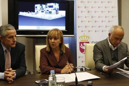 Emilio Gutiérrez, Isabel Carrasco y Miguel Ángel del Egido, diputado de Turismo, ayer.