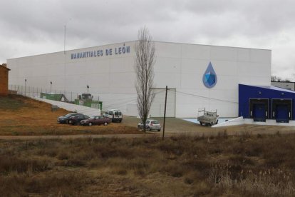 El área de protección del sondeo contra filtraciones excede la superficie de la finca de la empresa.