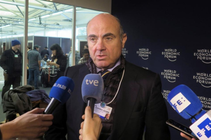 El ministro de Economía, Luis de Guindos, en el foro de Davos.