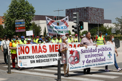 Manifestantes por la sanidad en Valladolid. J. M. LOSTAU