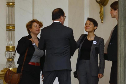Hollande con víctimas de los atentados de París.
