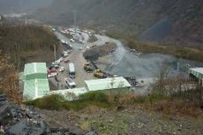 Vista panorámica de la explotación minera del Feixolín, en Villablino