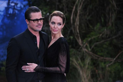 Brad Pitt y Angelina Jolie posando en la presentación de la película 'Maléfica.