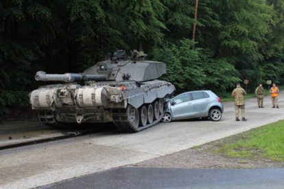 Imagen del accidente con el tanque distribuida por la policía de Lippe, Alemania.