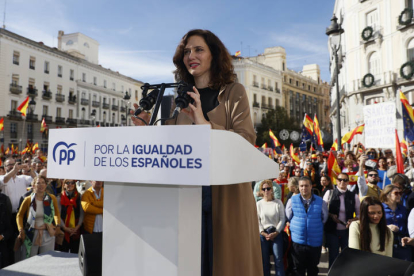 La presidenta de la Comunidad de Madrid, Isabel Díaz Ayuso, durante la manifestación convocada por el PP contra la amnistía. MARISCAL / AGENCIA EFE