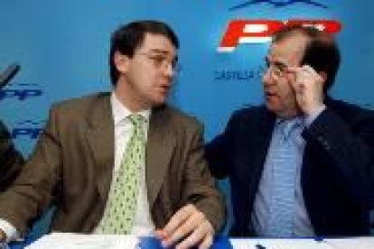 Mañueco y Herrera poco antes de comenzar la Junta Regional del PP