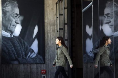 Vista de la entrada de la exposición ‘Voy & Vuelvo’, dedicada al antipoeta chileno Nicanor Parra.