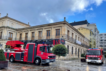 Bomberos de León ponen a punto toda la red para prevenir incendios en la zona más antigua de la ciudad de León. BOMBEROS DE LEÓN