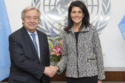 El secretario general de la ONU, Antonio Guterres, y  la embajadora de EEUU ante la ONU,  Nikki Haley, el pasado 27 de enero.