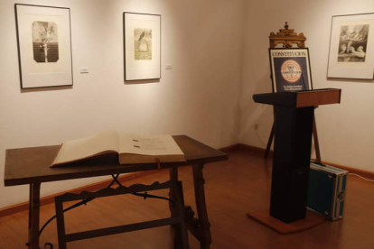 Detalle de la exposición sobre la Constitución que alberga el CLA y ha sido comisariada por Víctor Miguélez. RAMIRO