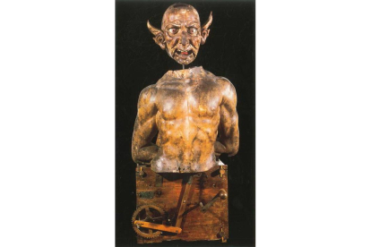 Imagen de un espanta diablos similar al que Pepe Muñiz ha donado a la Catedral. DL