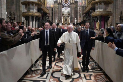 El Papa Francisco este sábado en la catedral de Milán.