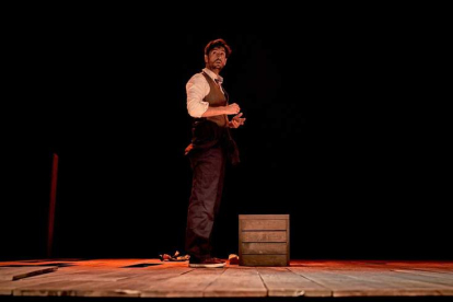 El actor Juan Diego Botto en un momento de la función. DL