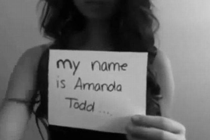 Amanda Todd, en el vídeo que colgó en Youtube.