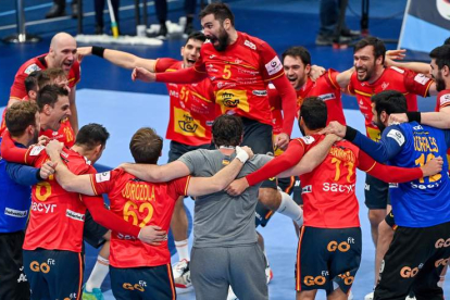 La selección española de balonmano es la primera de la historia que jugará cuatro finales de un Europeo de forma consecutiva. T. ILLYES