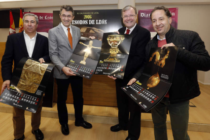 Joaquín S. Torné, Juan Martínez Majo, Antonio Silván y Ramiro López durante la presentación del calendario