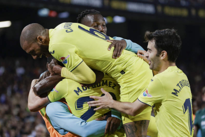 Los jugadores del Villarreal celebran el gol de Moi Gómez que les clasifica para Europa. QUIQUE GARCÍA