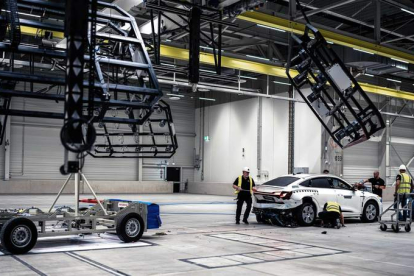 El fabricante inaugura su nuevo Centro de Seguridad de Vehículos en las instalaciones de la casa madre de Ingolstadt: una pista de 250 metros, un bloque móvil de 100 toneladas para ensayos de choque, preparado para colisionar dos vehículos en un ángulo de 90 grados.
