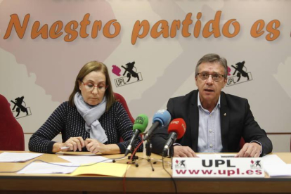 Los dos concejales de UPL en el Ayuntamiento de San Andrés