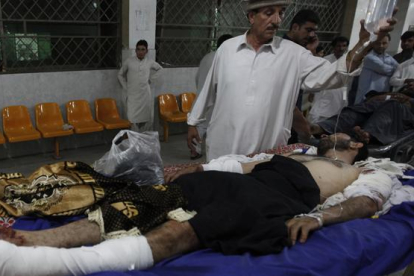 Al menos 45 personas murieron y 261 resultaron heridas en una doble explosión en el noroeste de Pakistán.