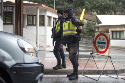 Controles policiales en la frontera de La Jonquera a todos los vehículos procendentes de Francia.