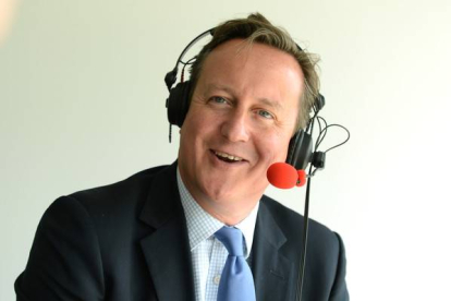 Cameron, comentando un partido de cricket, este viernes.