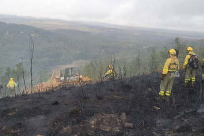El incendio, aún en activo, lleva calcinadas cerca de cuatro mil hectáreas. DL