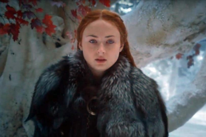 Sansa, andando por la nieve, dirigiéndose al Norte, abre las imágenes del segundo trailer de la séptima temporada de 'Juegos de tronos'.