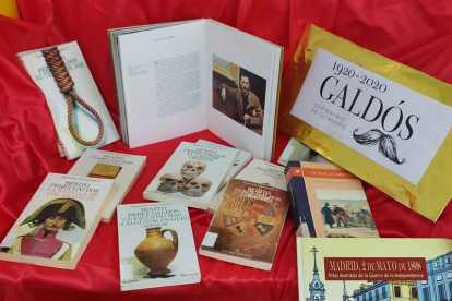 Varias publicaciones sobre la inmensa obra de Galdós. DL