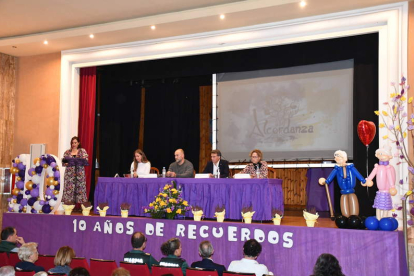 A la presentación asistieron Ester Muñoz, Manuel Martínez, Juan Pablo Regadera y Donata Álvarez. DL