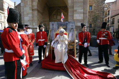 La reina Isabel acudió a La Bañeza