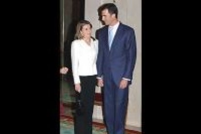 Desde su primera aparición, Letizia se ha mostrado clásica en su forma de vestir y muy comedida en los detalles.