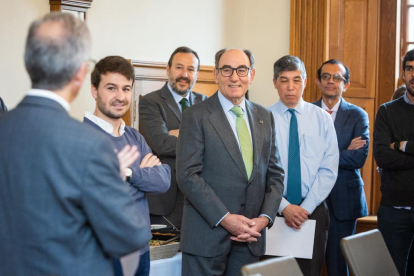 El presidente de Iberdrola, Ignacio Galán, en el centro de la imagen. DL
