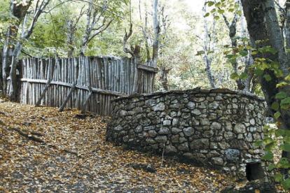 El chorco, una trampa utilizada por los vecinos del Valle de Valdeón para atrapar lobos, situado en el monte de Corona.