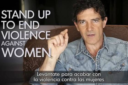 Antonio Banderas llama a acabar ya con la violencia contra las mujeres.