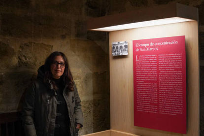 Beatriz Rueda Rodríguez, en el Museo de León en San Marcos, es historiadora y profesora de Secundaria. MIGUEL F. B.