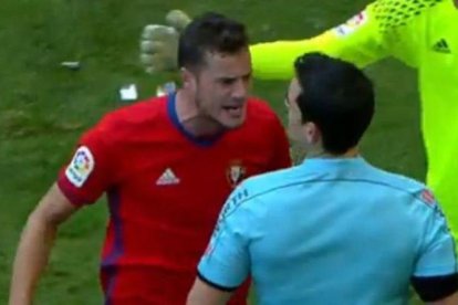 Oriol Riera no acabó nada contento con la actuación arbitral del partido que enfrento a su Osasuna ante el Sevilla.