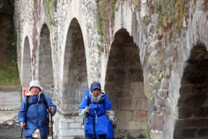 Peregrinos a su paso por Molinaseca