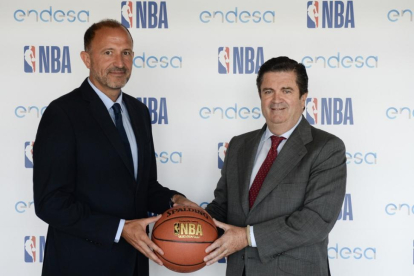 Chus Bueno, de NBA España (izquierda) y Borja Prado, presidente de Endesa