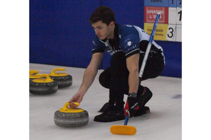 El leonés Eduardo de Paz se ha convertido en uno de los referentes del curling español.