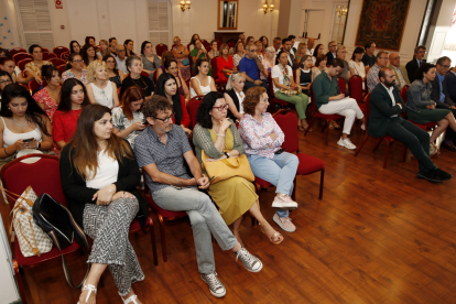 Asociaciones sociales de León en la mesa redonda. RAMIRO