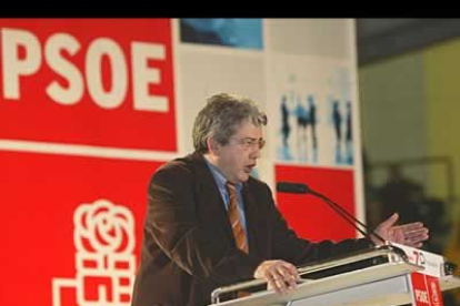 Miguel Martínez, secretario general del PSOE en León, tuvo grandes palabras para convencer al electorado de que Zapatero es el presidente que a León le interesa para salir adelante.