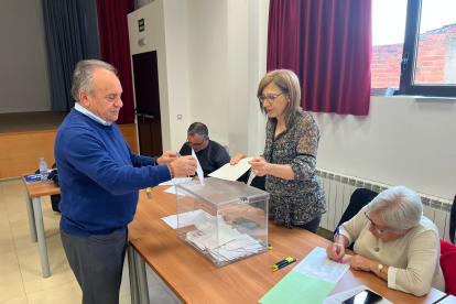 Vota Miguel Ángel Fernández, alcalde y candidato del PP en Toral de los Guzmanes. A.M.